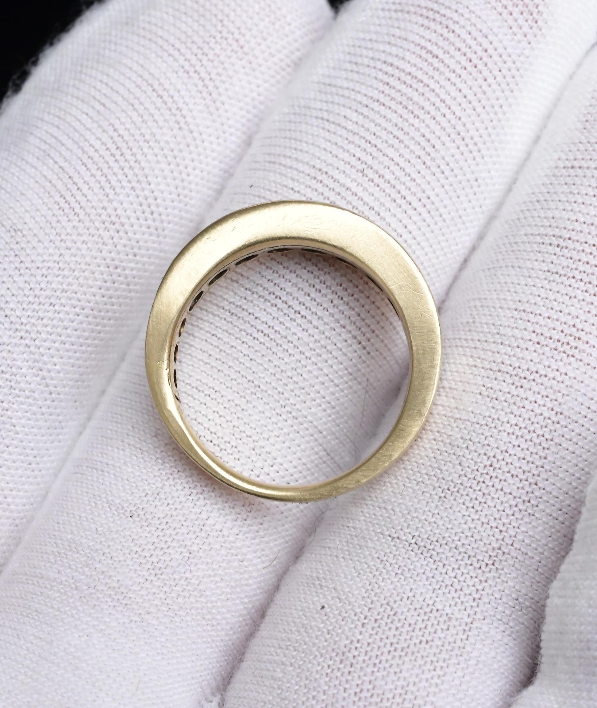 Fabulous 14K Yellow Gold Band With Natural Diamonds .90 Carats IGI Certified
