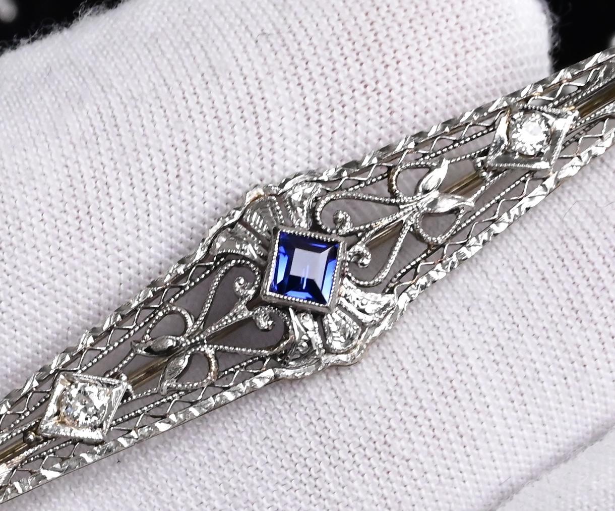 Art Deco Brooch in 14K White Gold with Blue Sapphire & Diamonds IGI Certified
