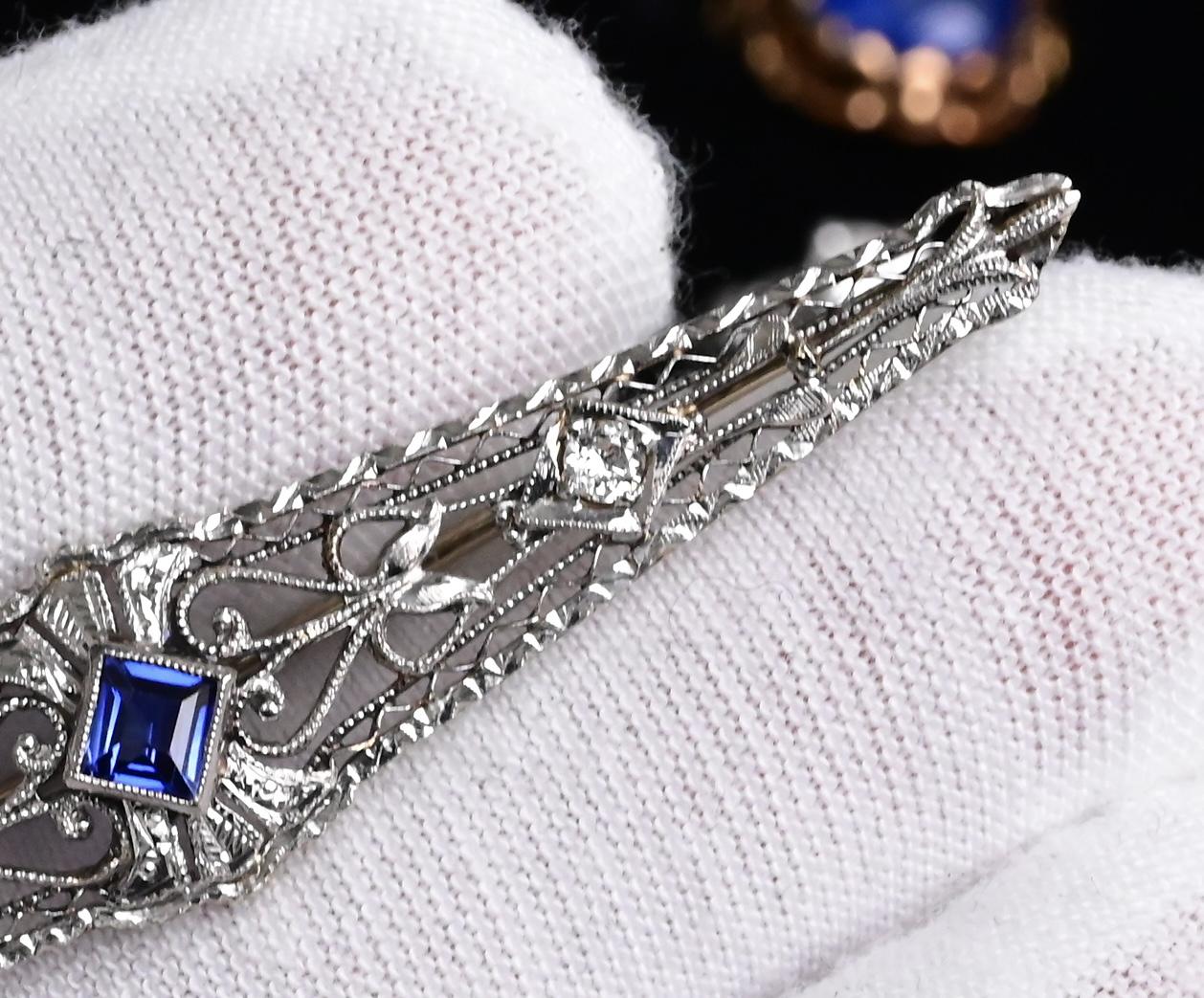 Art Deco Brooch in 14K White Gold with Blue Sapphire & Diamonds IGI Certified