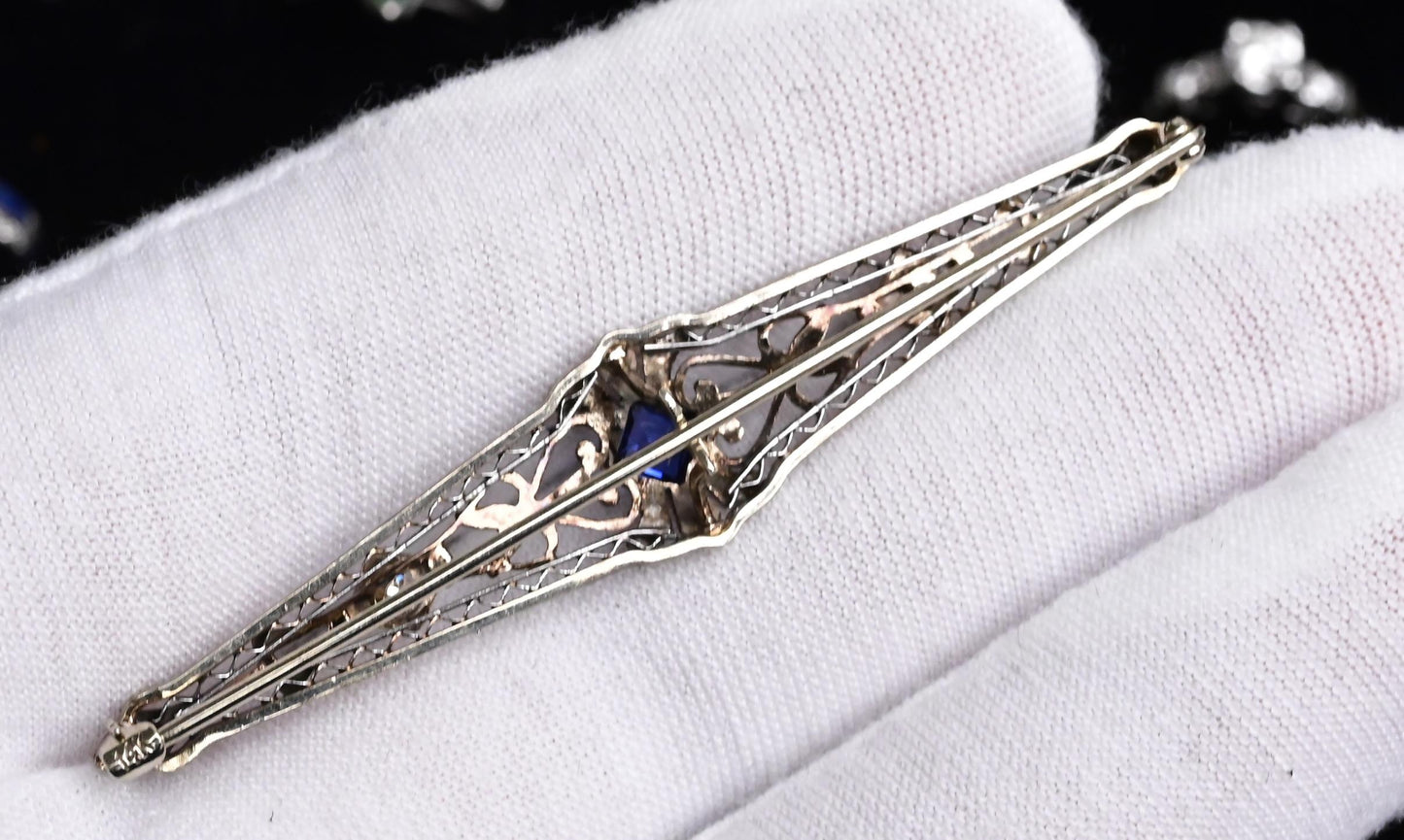 Art Deco Brooch in 14K White Gold with Blue Sapphire & Diamonds IGI Certified