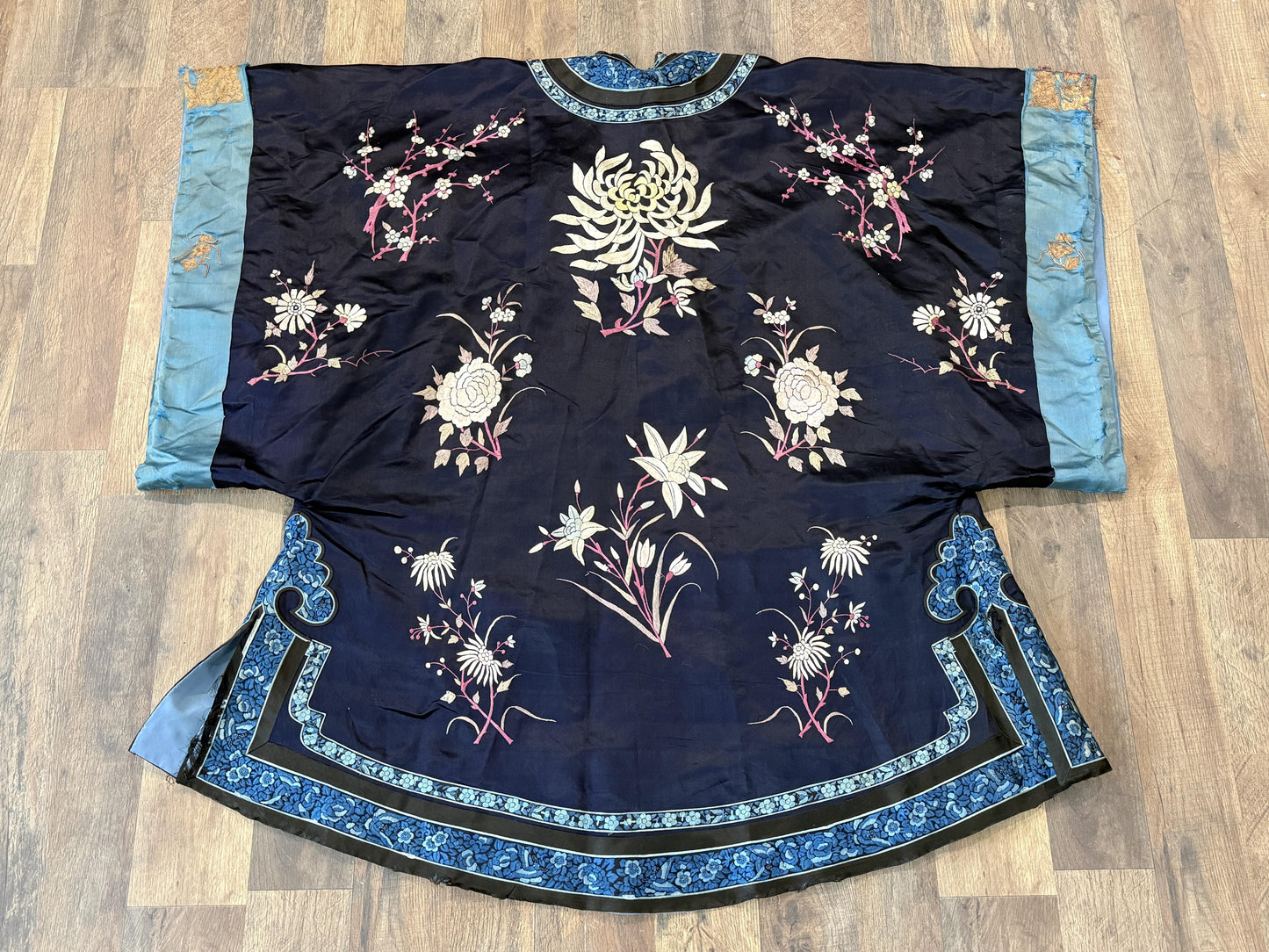 Late Qing Dynasty Silk Satin Robe with Couching and Satin Stitch Embroidery