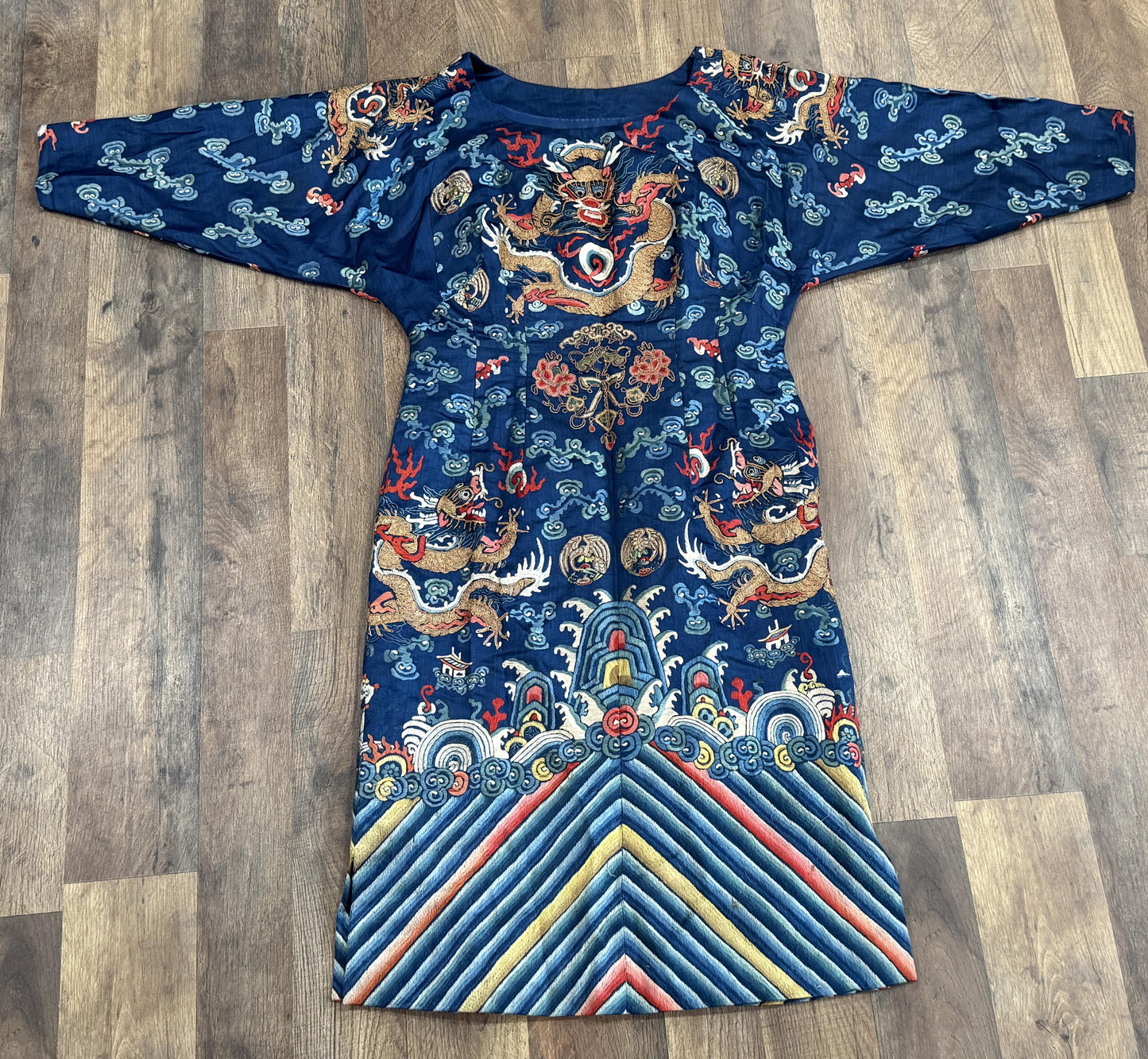 Late Qing Dynasty Embroidered Silk Dragon Robe