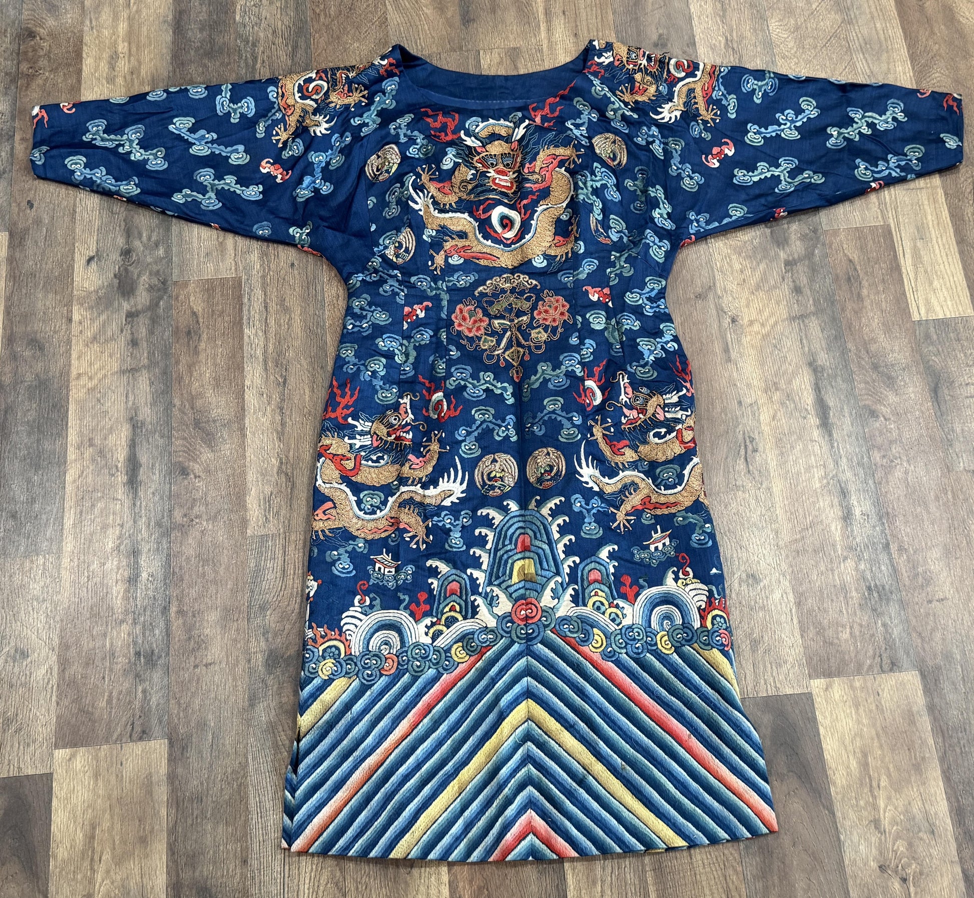 Late Qing Dynasty Embroidered Silk Dragon Robe