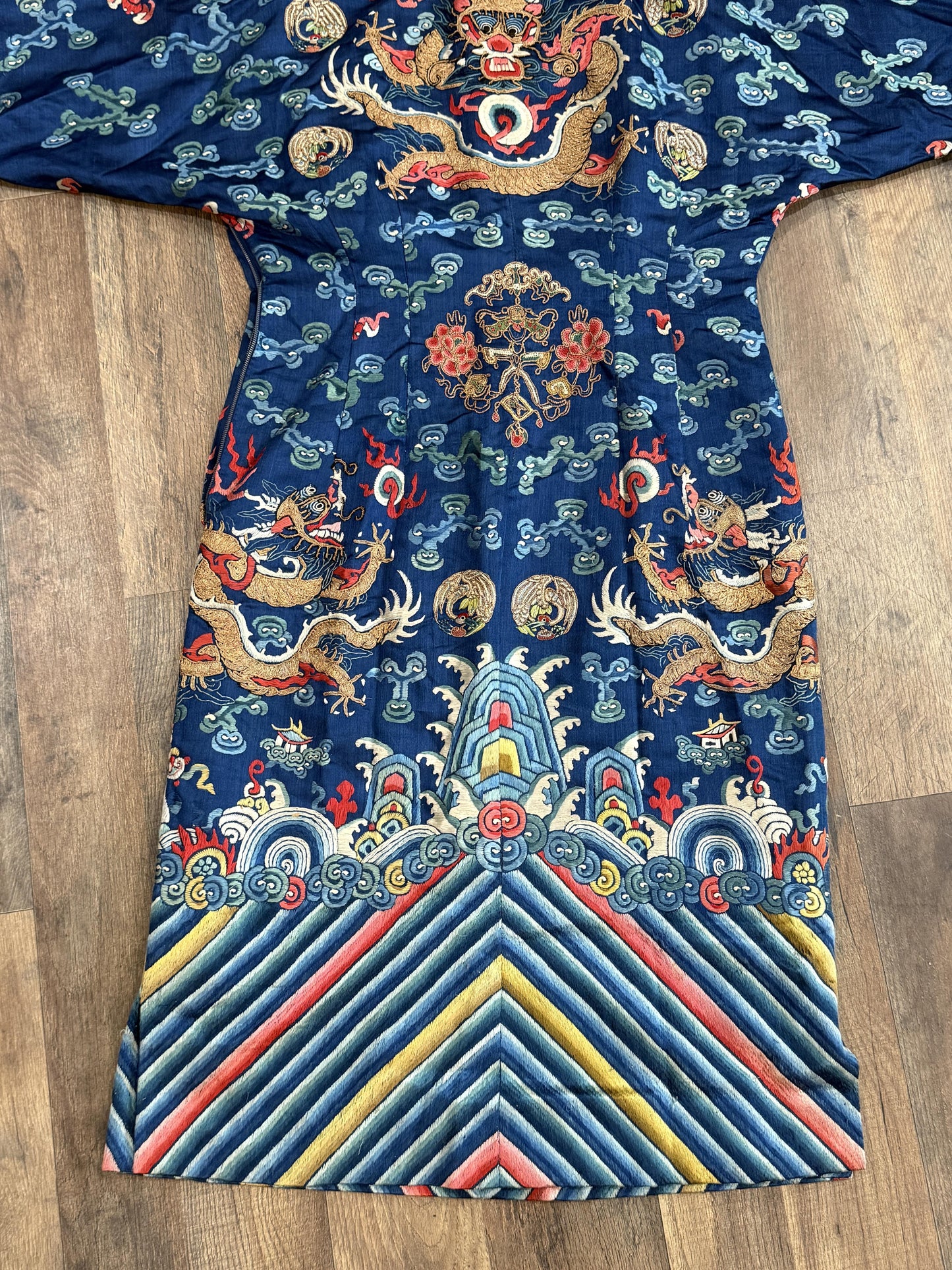 Late Qing Dynasty Embroidered Silk Dragon Robe