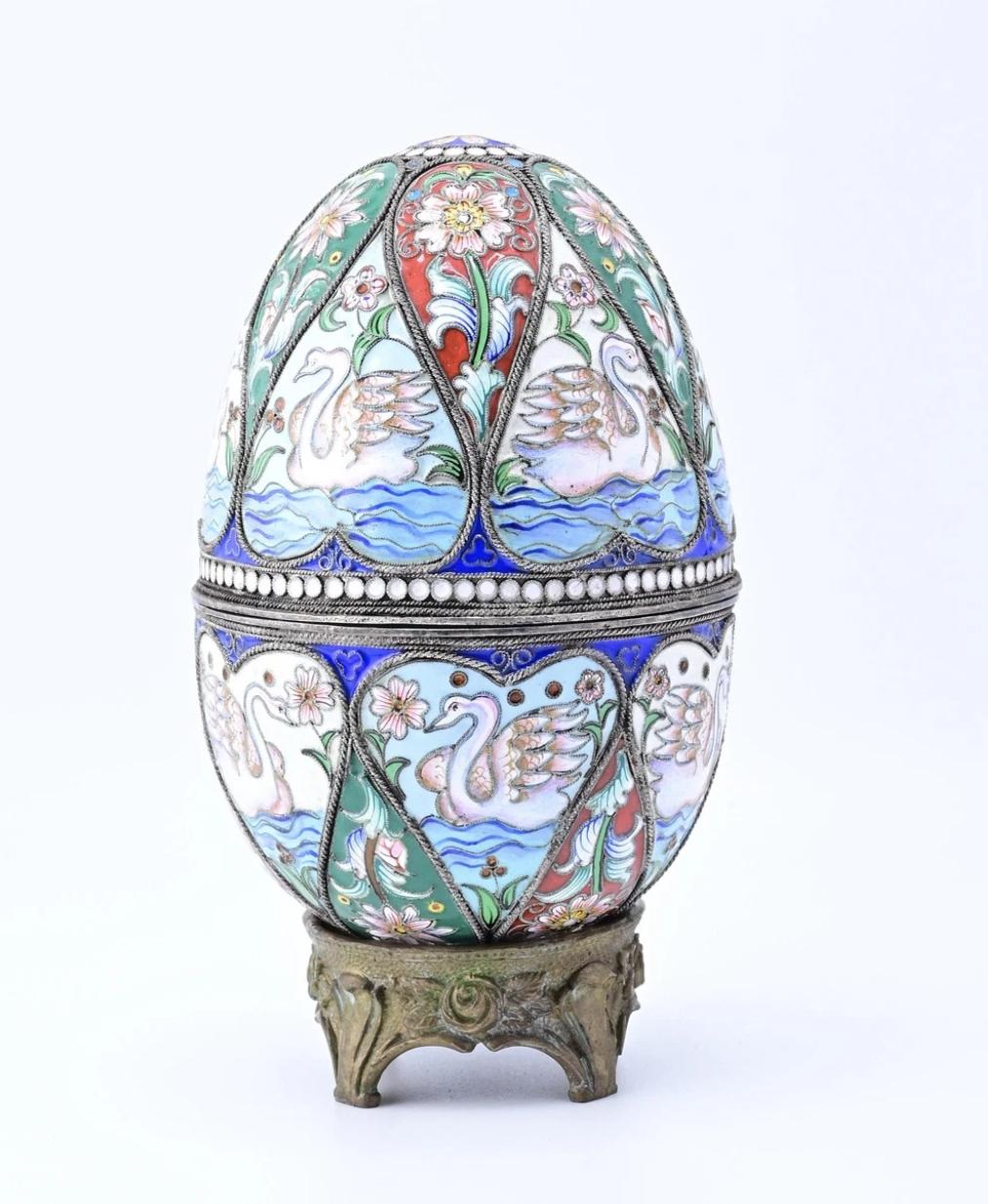 Lovely Antique Russian Enamel Silver Egg With Fine Workmanship