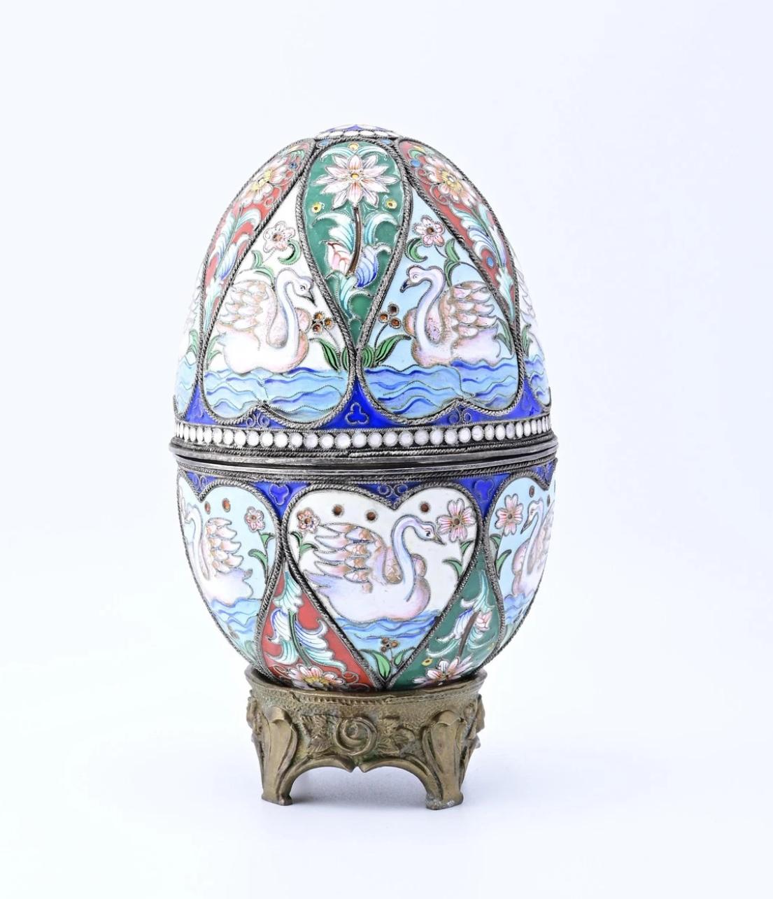 Lovely Antique Russian Enamel Silver Egg With Fine Workmanship