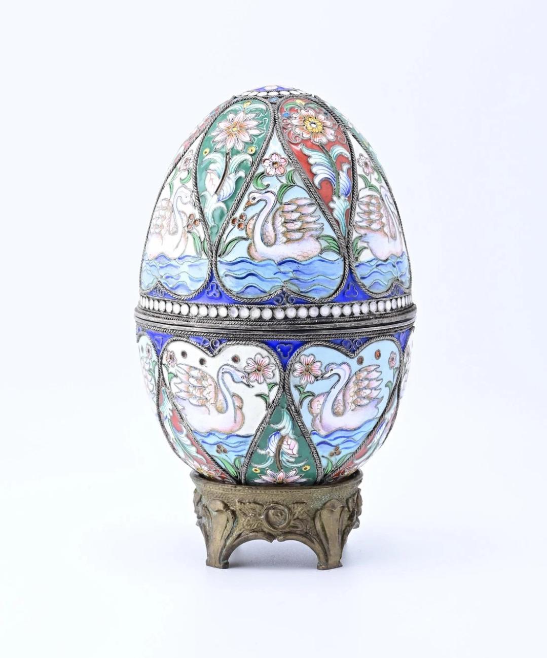 Lovely Antique Russian Enamel Silver Egg With Fine Workmanship