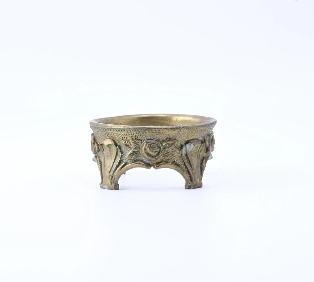 Lovely Antique Russian Enamel Silver Egg With Fine Workmanship