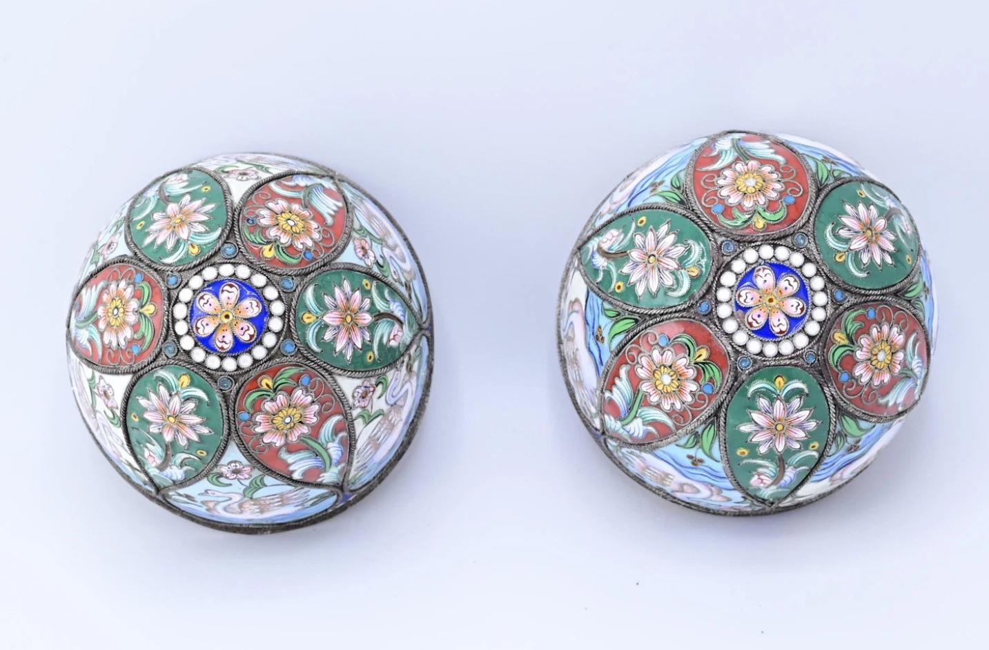 Lovely Antique Russian Enamel Silver Egg With Fine Workmanship