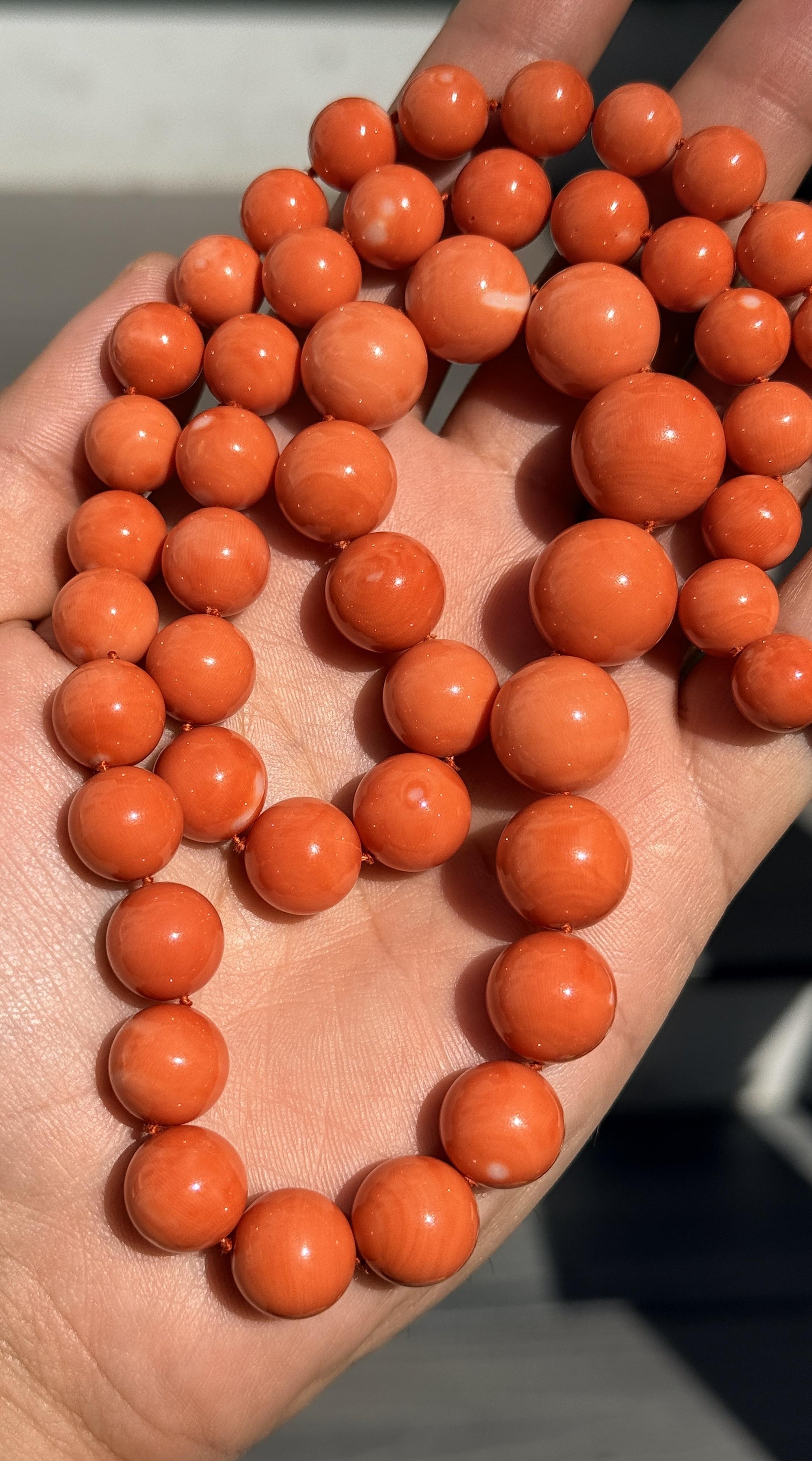 132g Natural Momo Coral Necklace 16.8-10mm Graduated Round Beads 14K Gold Clasp