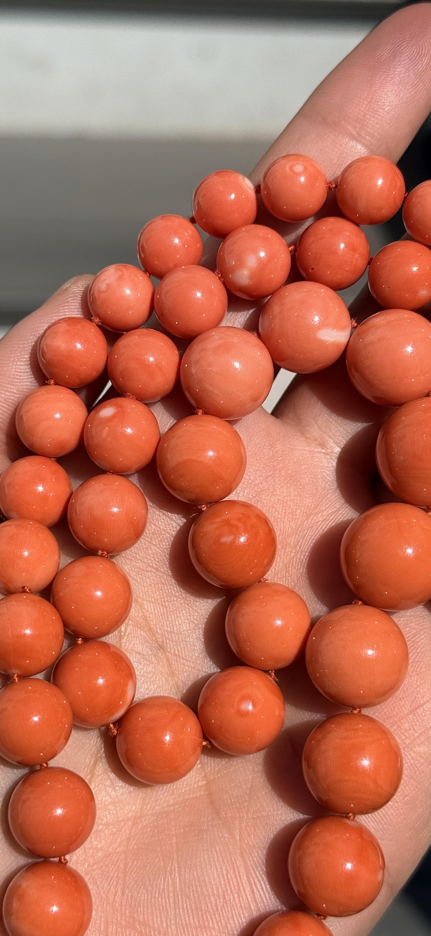 132g Natural Momo Coral Necklace 16.8-10mm Graduated Round Beads 14K Gold Clasp