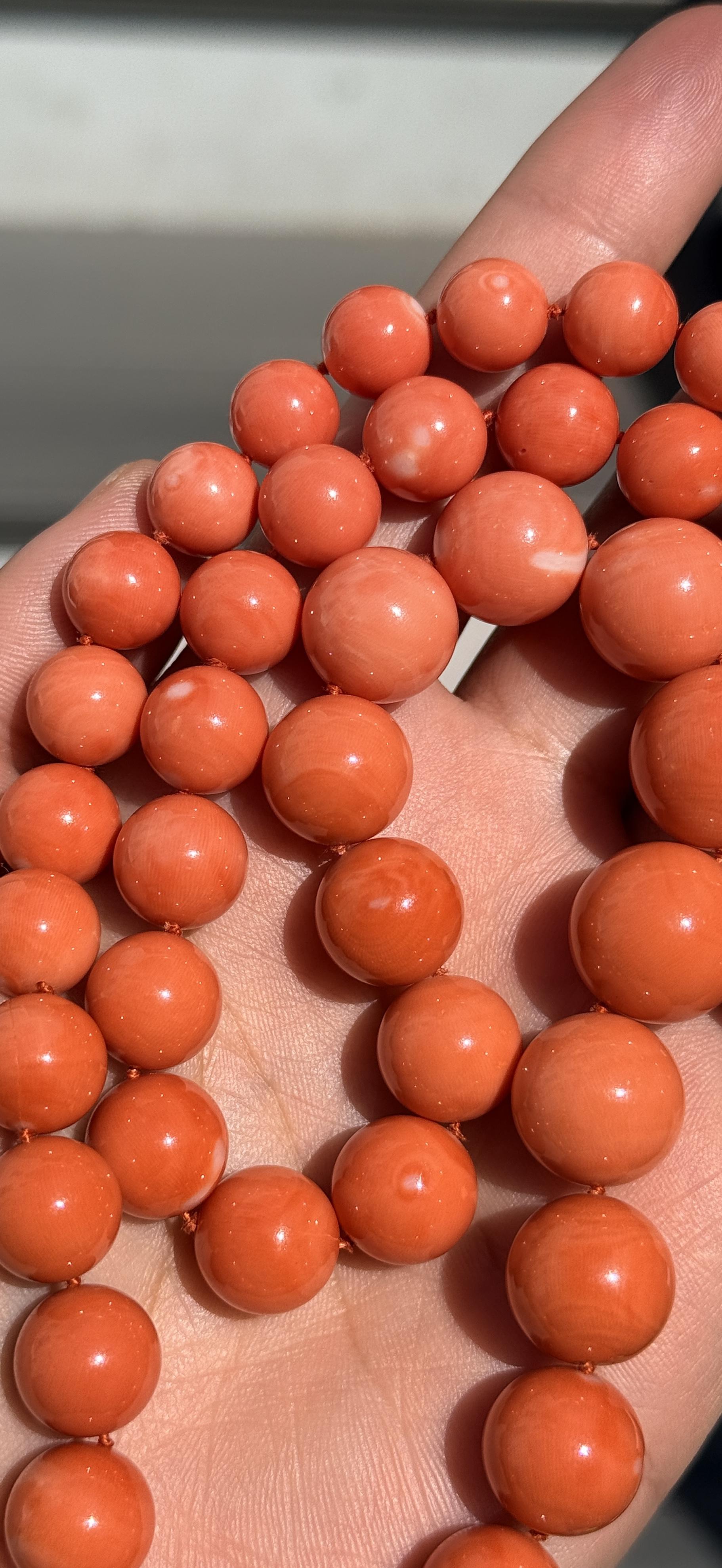 132g Natural Momo Coral Necklace 16.8-10mm Graduated Round Beads 14K Gold Clasp