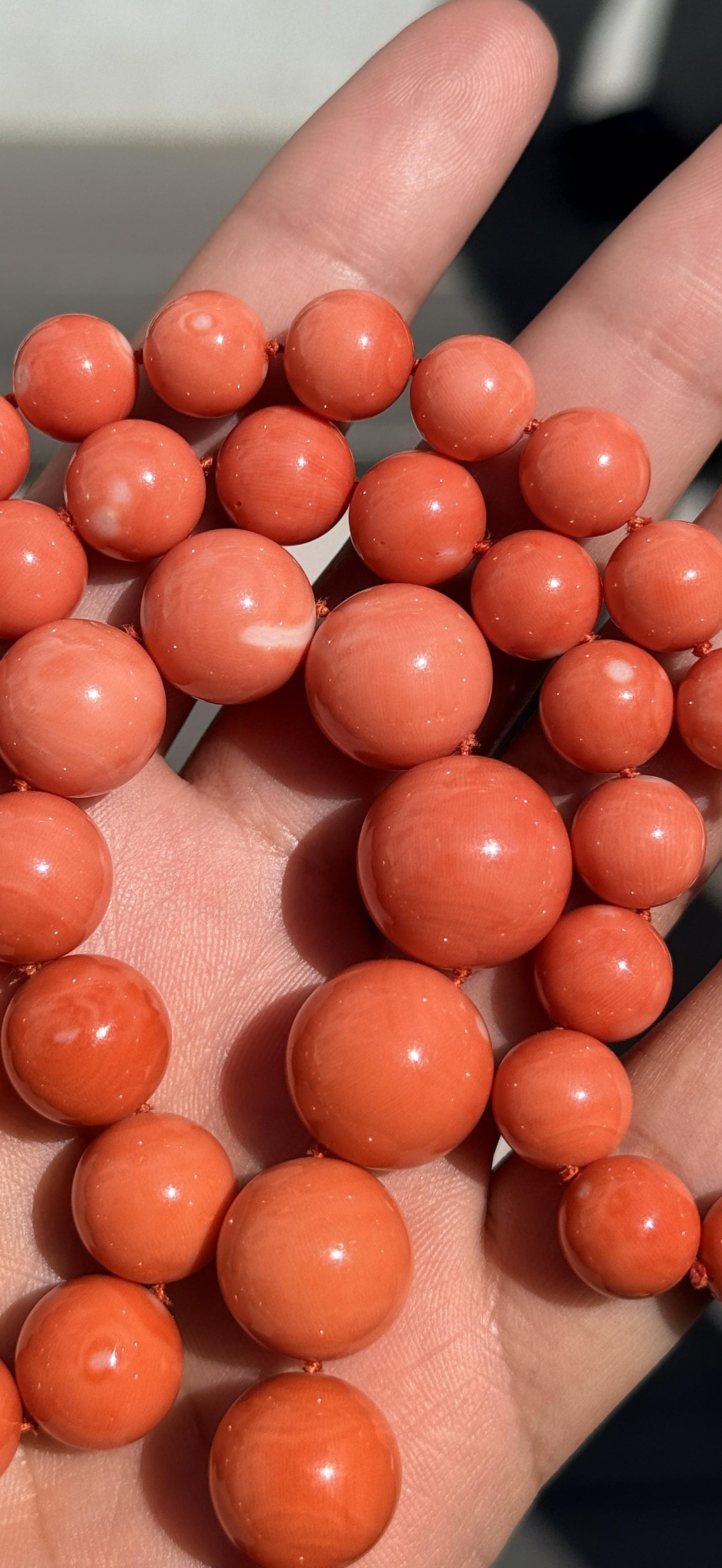 132g Natural Momo Coral Necklace 16.8-10mm Graduated Round Beads 14K Gold Clasp