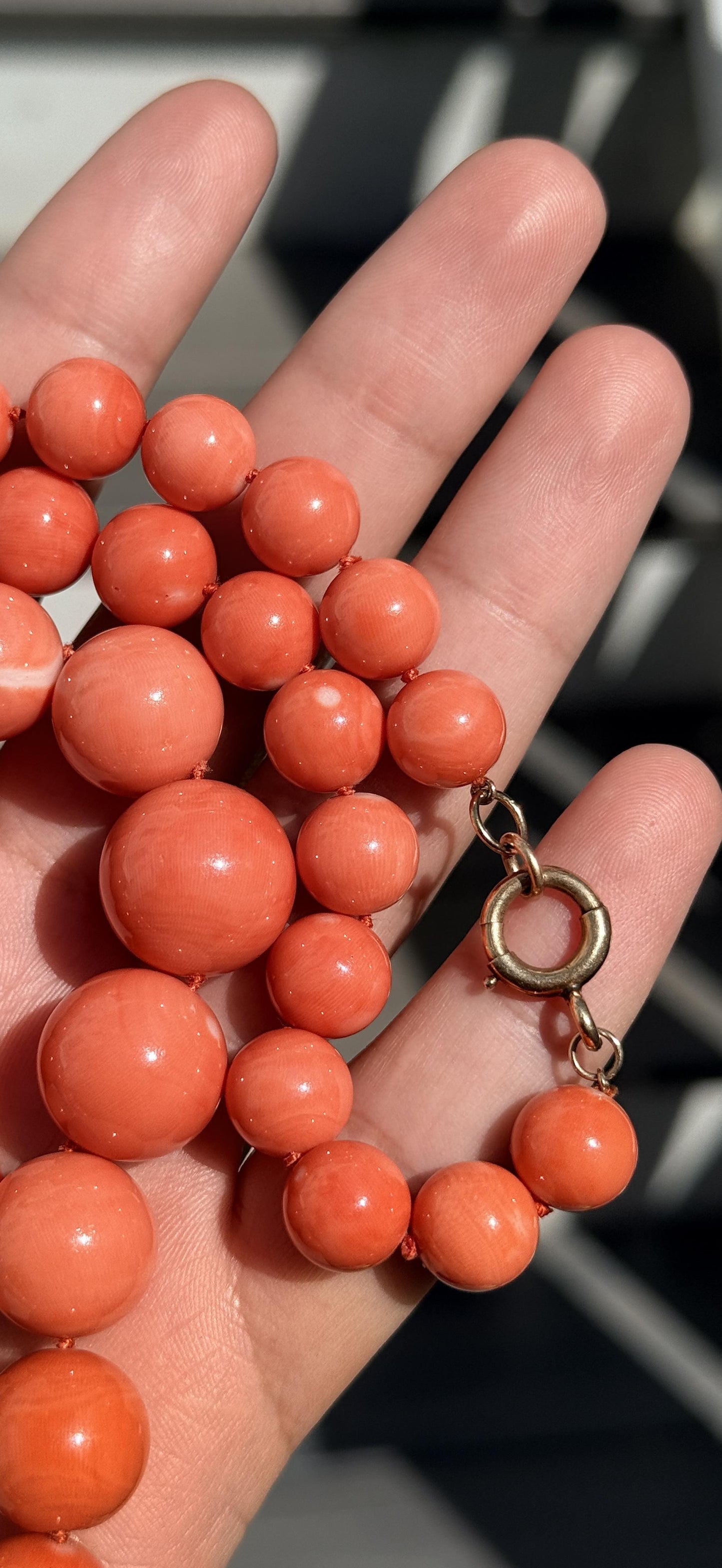 132g Natural Momo Coral Necklace 16.8-10mm Graduated Round Beads 14K Gold Clasp