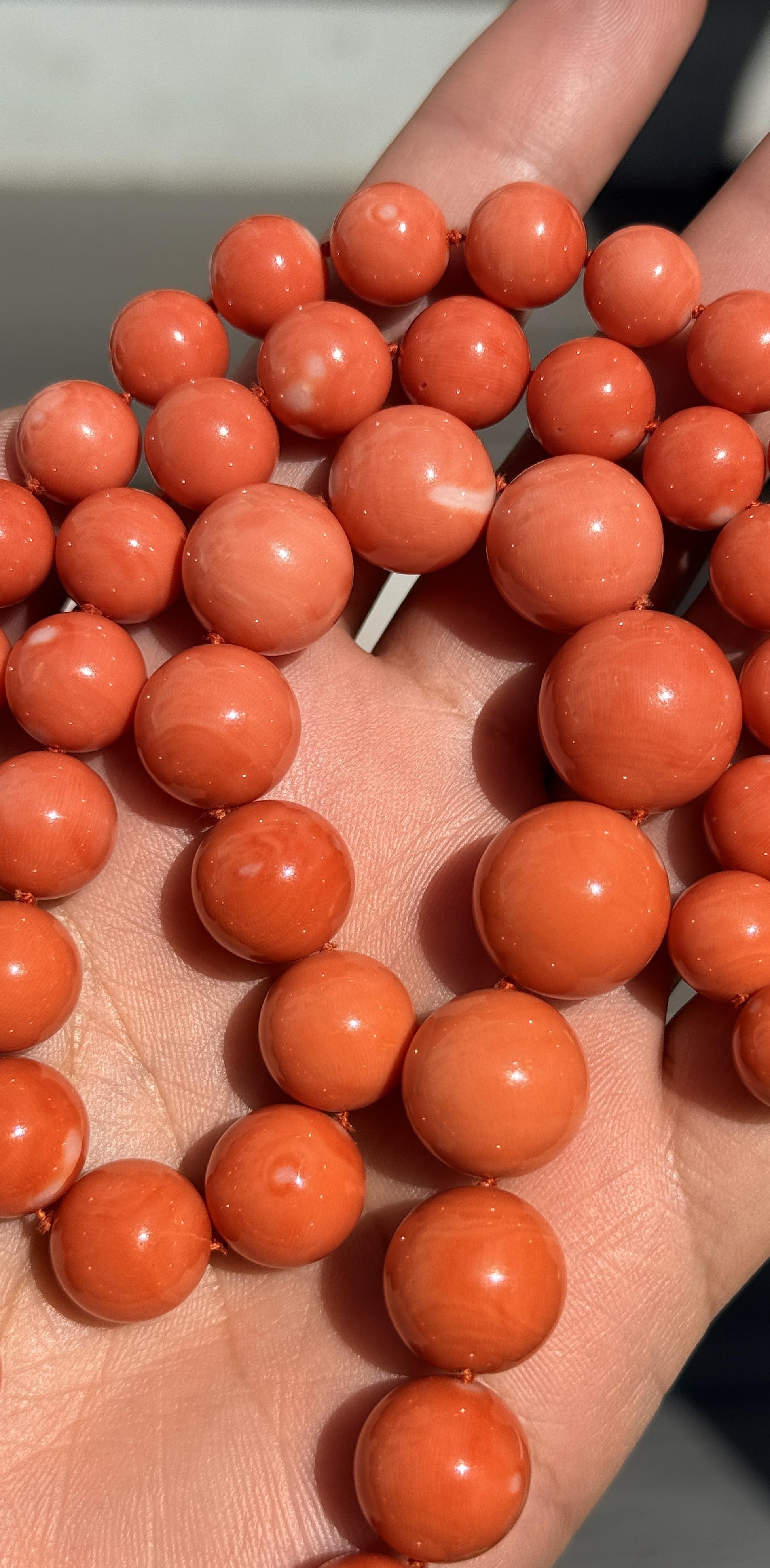 132g Natural Momo Coral Necklace 16.8-10mm Graduated Round Beads 14K Gold Clasp