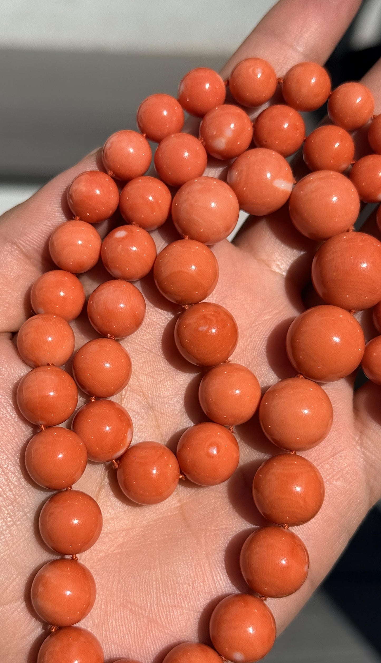 132g Natural Momo Coral Necklace 16.8-10mm Graduated Round Beads 14K Gold Clasp