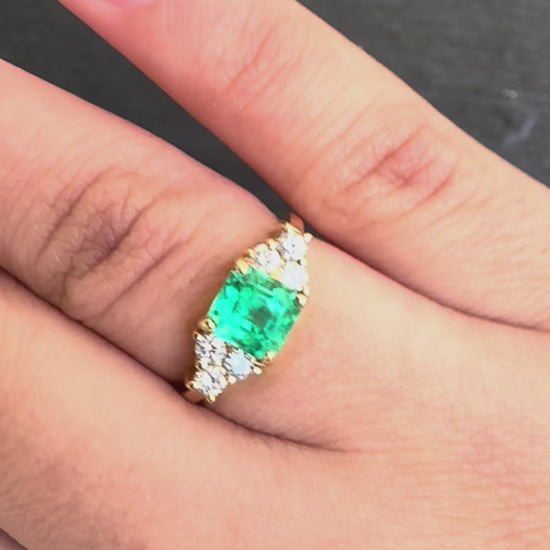 18K Yellow Gold Emerald And Diamond Ring Minor Oil Colombian IGI Certified