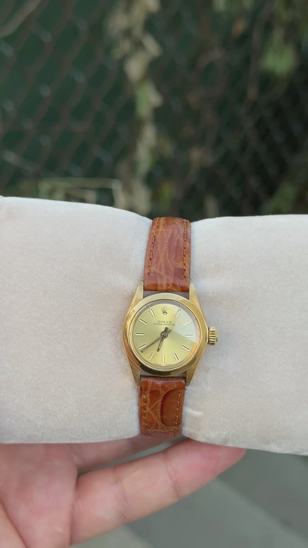 Vintage Ladies Rolex Oyster Perpetual 26mm 18k Yellow Gold Ref. 6718