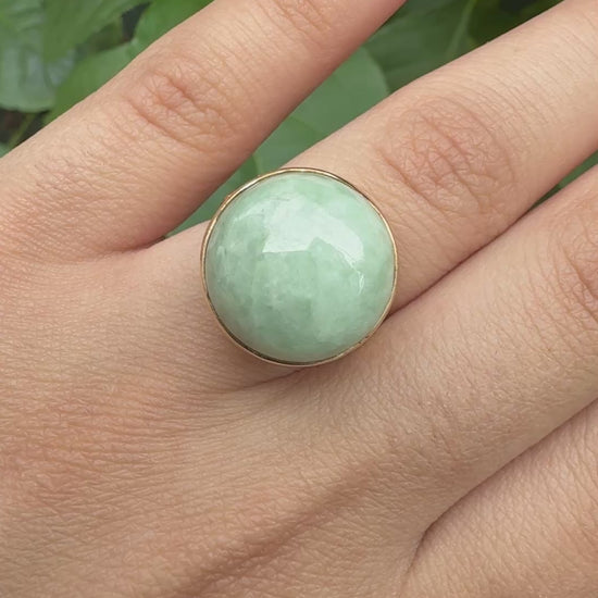 Natural Green Jade Cabochon Ring in 14K Yellow Gold (Round, 12.90ct) IGI Cert.