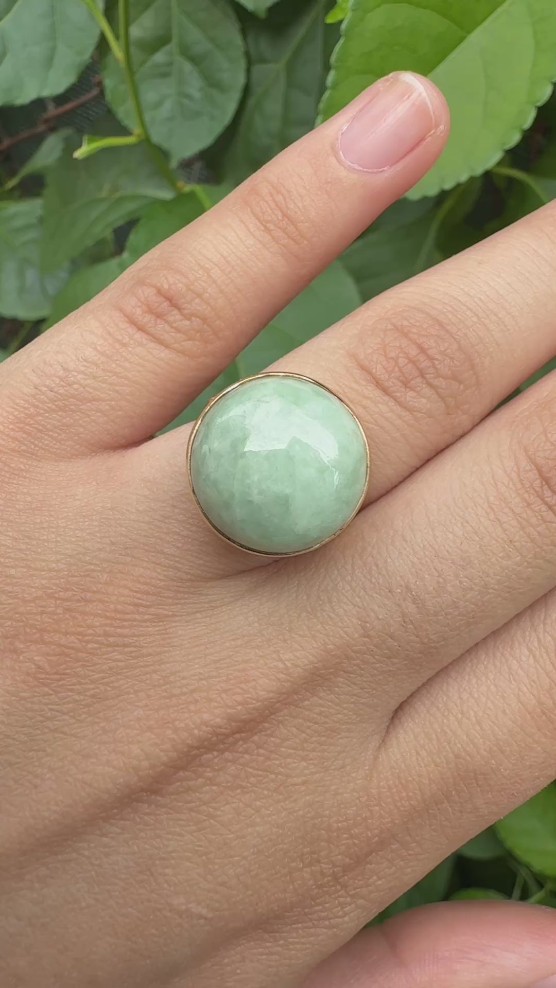 Natural Green Jade Cabochon Ring in 14K Yellow Gold (Round, 12.90ct) IGI Cert.