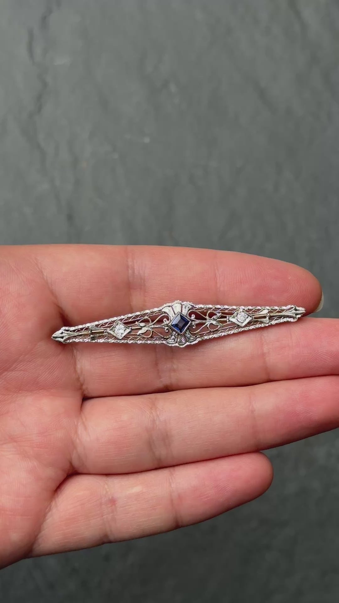 Art Deco Brooch in 14K White Gold with Blue Sapphire & Diamonds IGI Certified