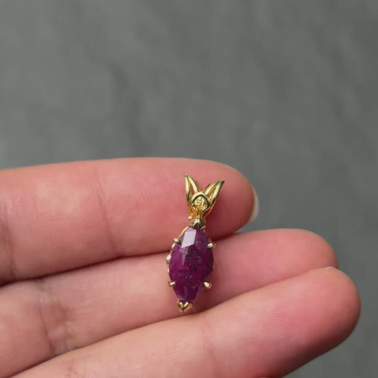 IGI Certified 14K Yellow Gold Pendant 4.50ct Natural Marquise-Cut Ruby