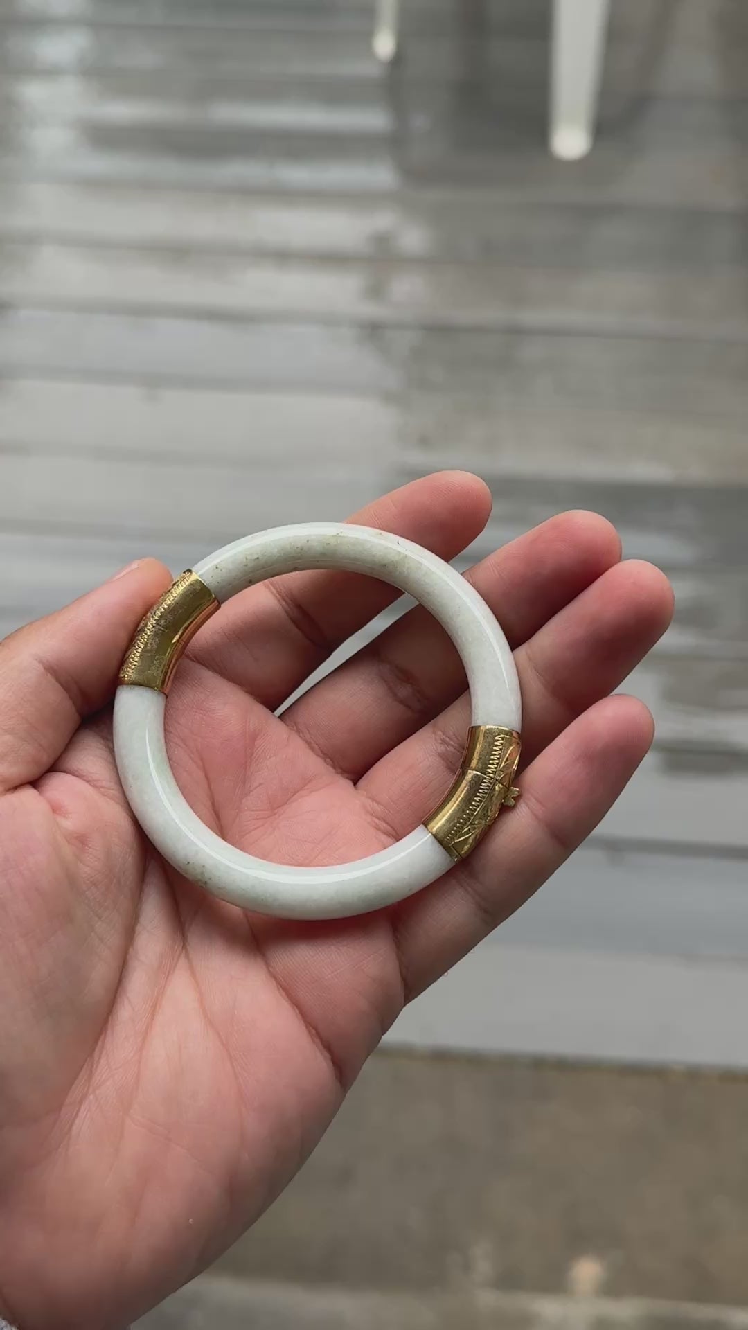 Vintage 14K Gold & White Jade Bangle Bracelet 44.91g 3 5/8" Diameter