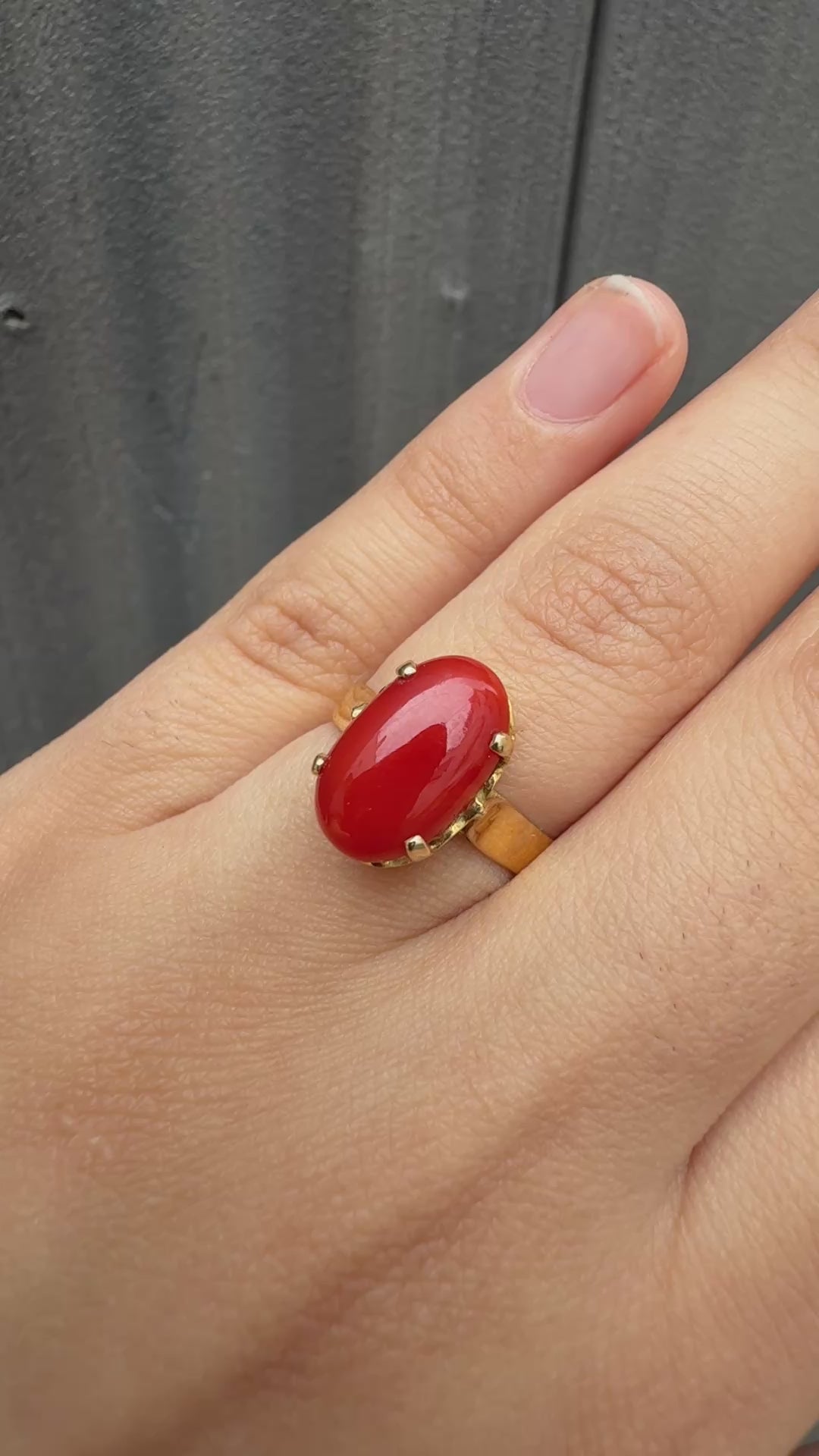22K Yellow Gold Ring w/ 2.58ct Natural Coral – Oval Cabochon, Size 6.75