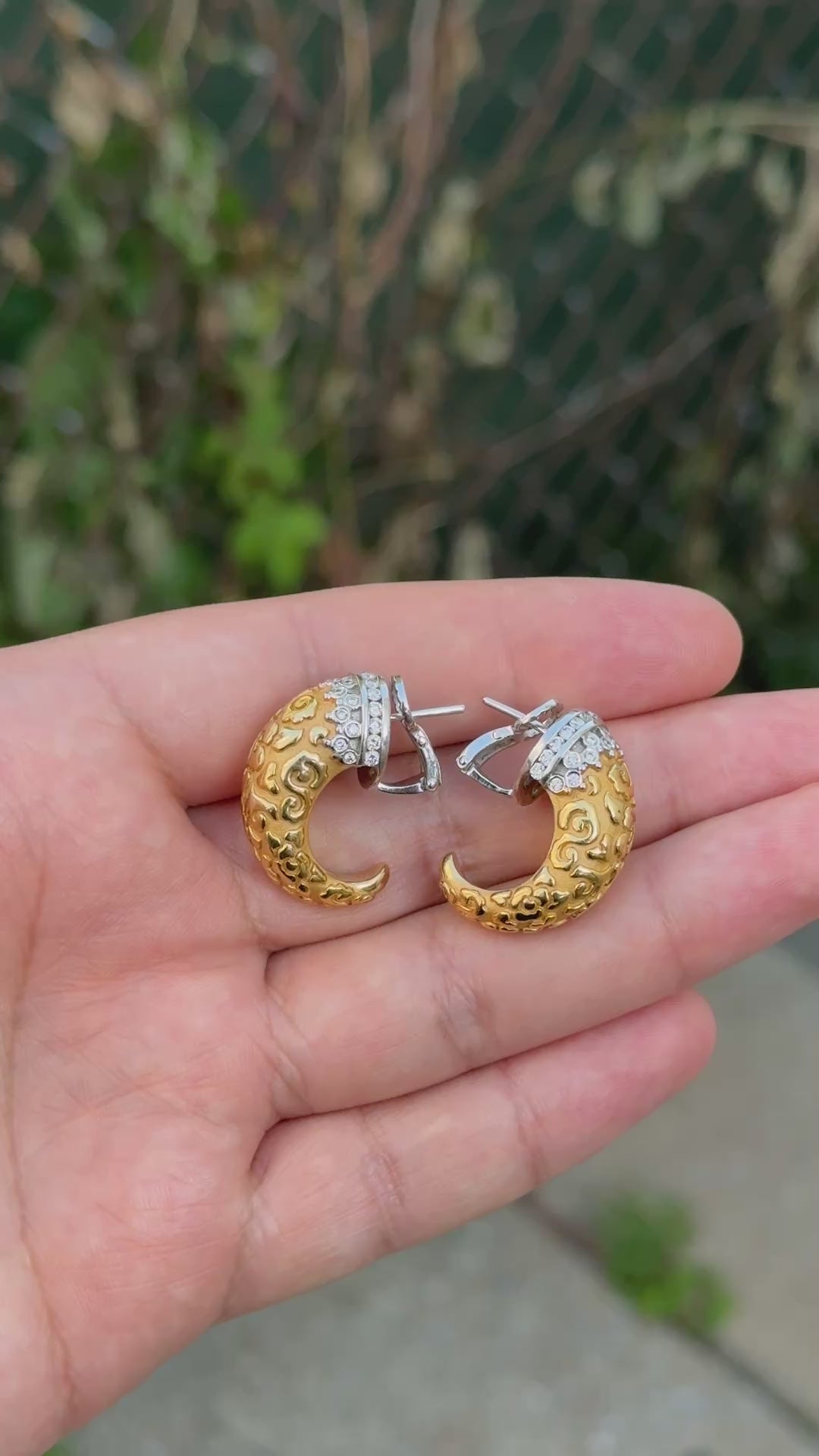 Carrera y Carrera 18K Gold Pave Diamond Textured Hoop Earrings Vintage