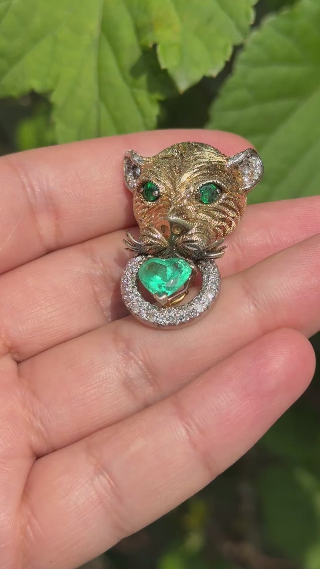 18K Gold Panther Pendant GIA Colombian Heart Emerald F1 Minor Oil